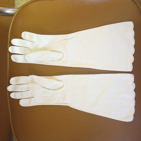 Vintage Van Raalte Formal White Nylon Beaded Gloves w/ Scalloped Cuffs.  Size 7 - Picture 3 of 4